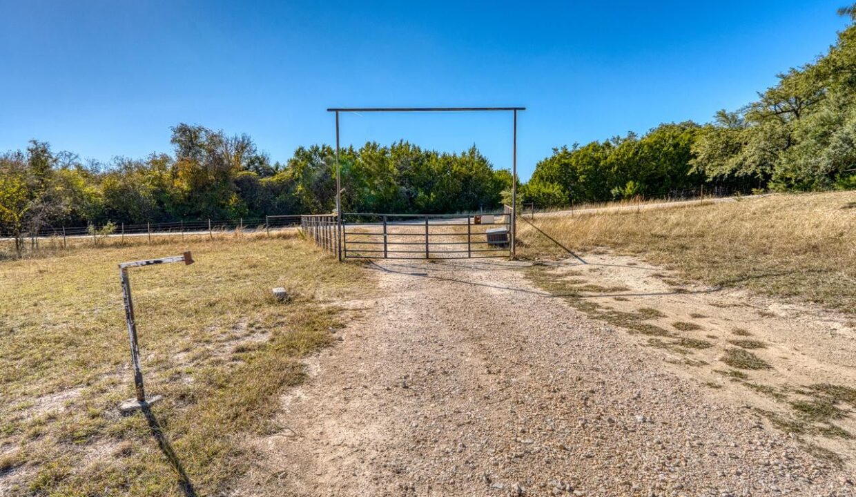 Firefly-Ranch_Bell-County-Entrance_Property1