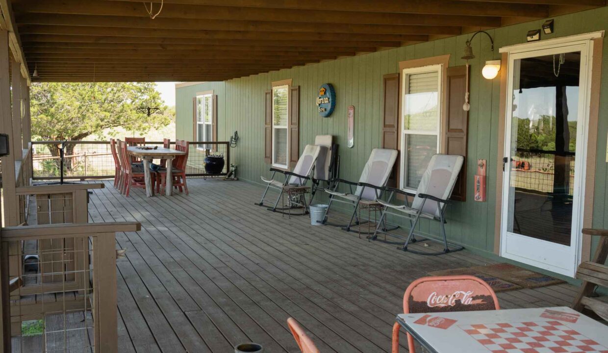 RACE-RANCH-Exterior-Porch2