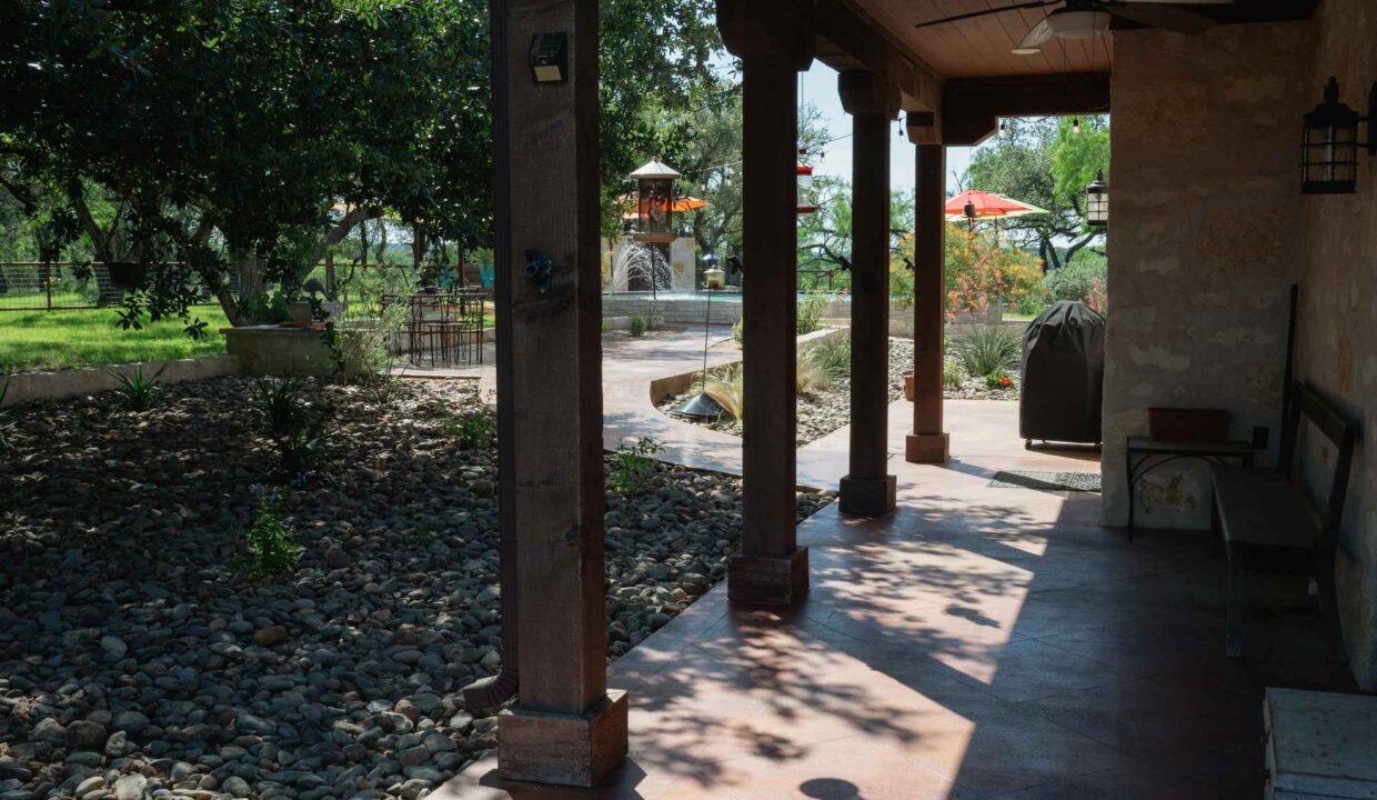 RACE-RANCH-Exterior-Porch4