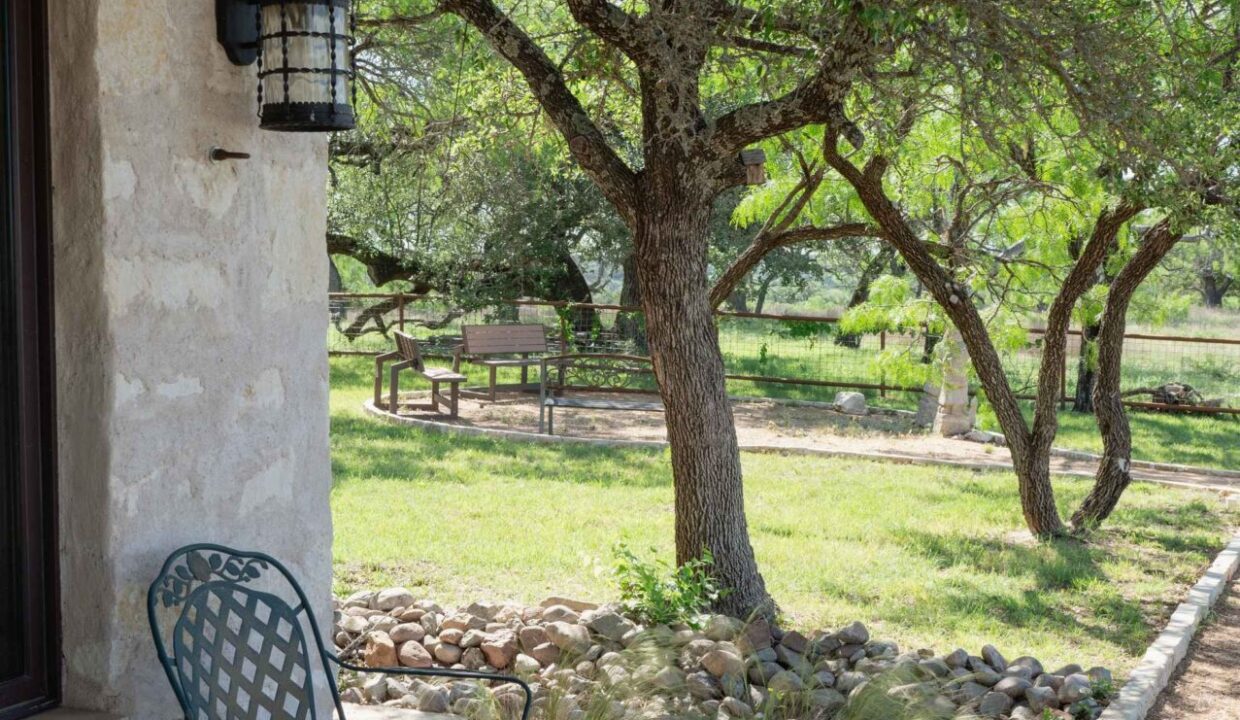 RACE-RANCH-Exterior-Porch5