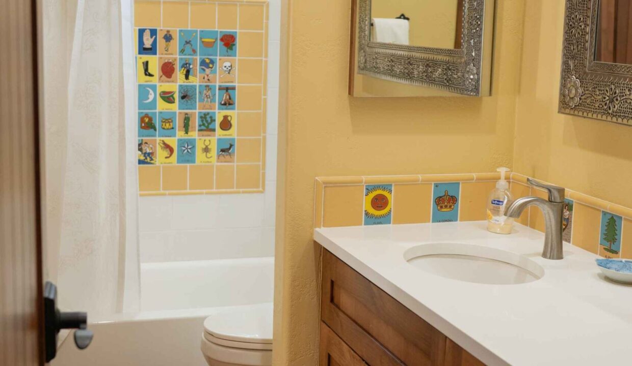 RACE-RANCH-Interior-Bathroom1