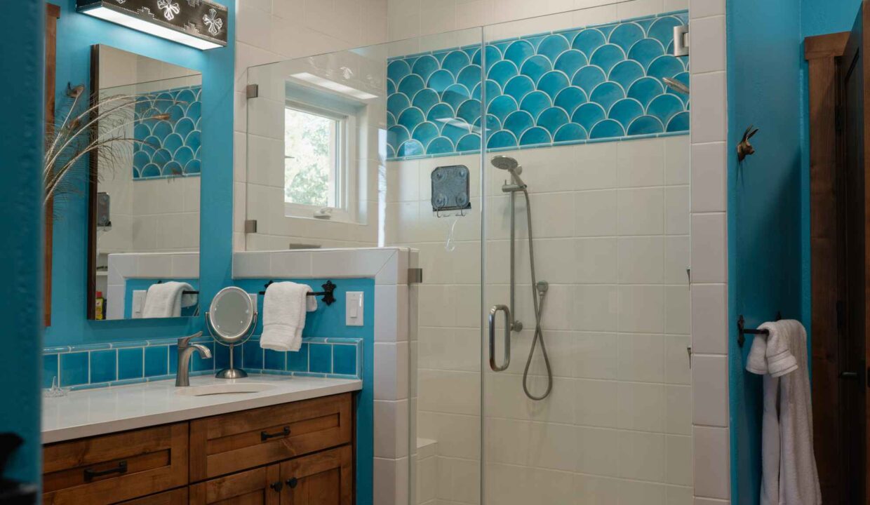 RACE-RANCH-Interior-Bathroom2