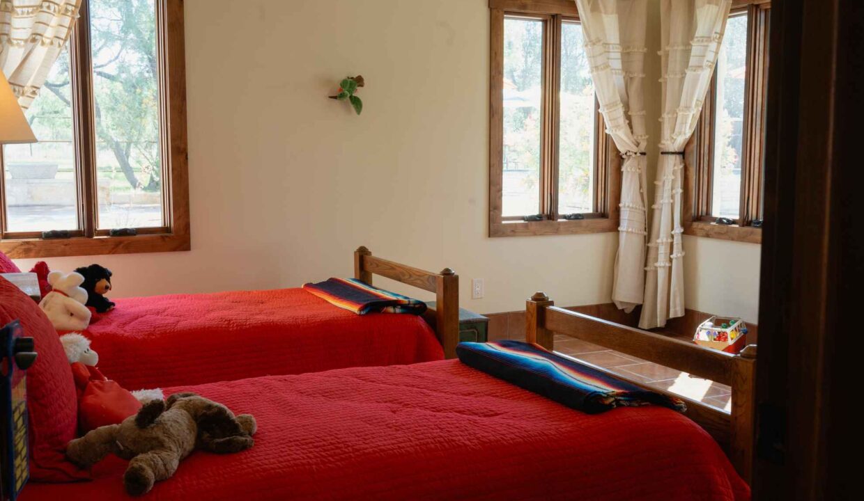 RACE-RANCH-Interior-Bedroom3