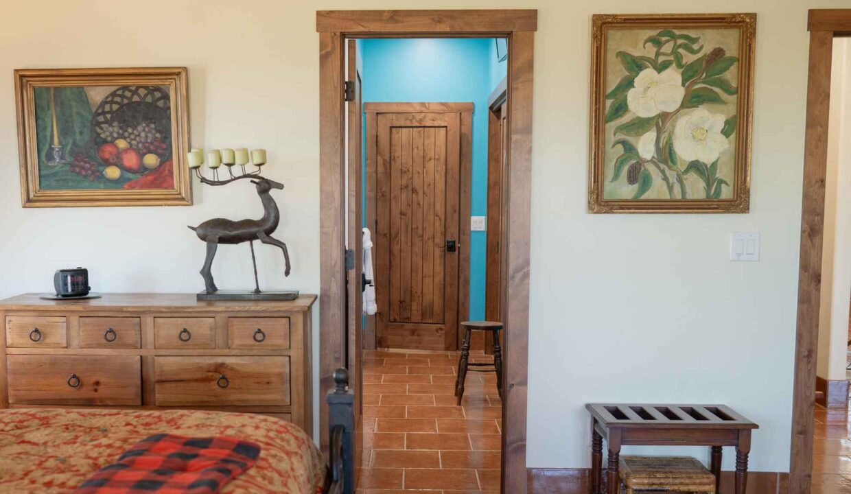 RACE-RANCH-Interior-Bedroom6