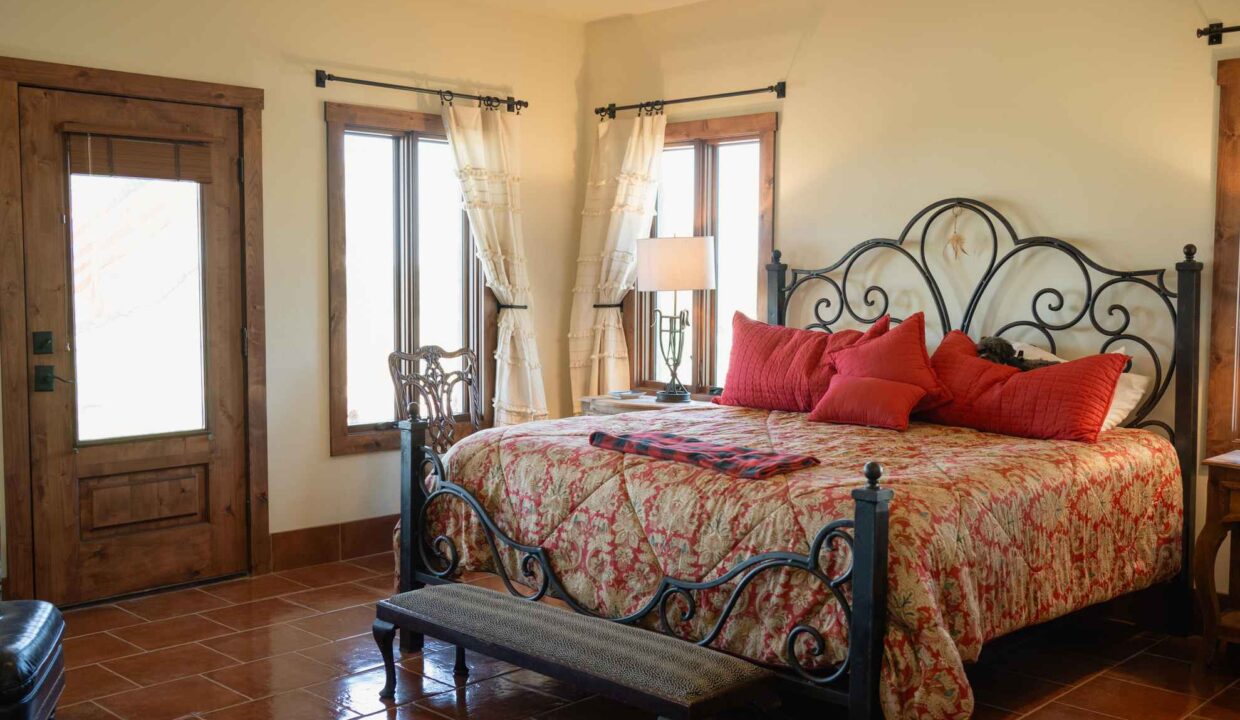 RACE-RANCH-Interior-Bedroom7