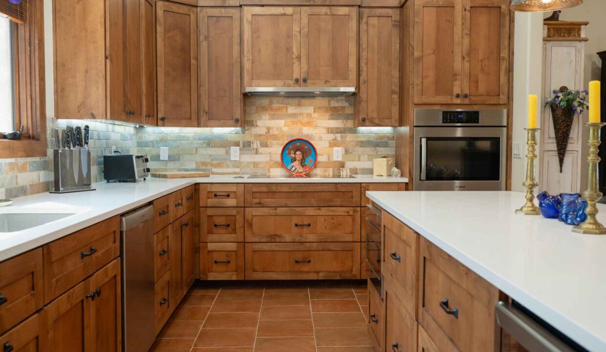 RACE-RANCH-Interior-Kitchen3