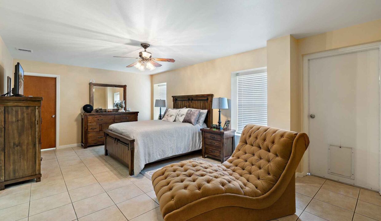 Underwood_Ranch-Lampasas County-Ranch_House-Interior-Bedroom1